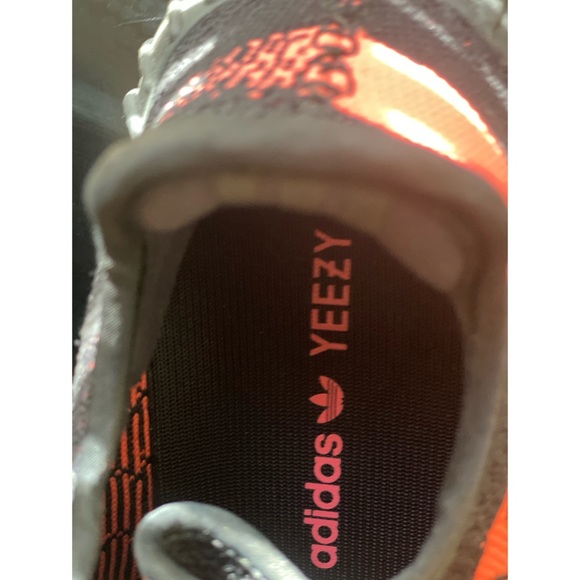 ⚫️🔴Yeezy Boost 350 V2🔴⚫️ - Picture 4 of 6
